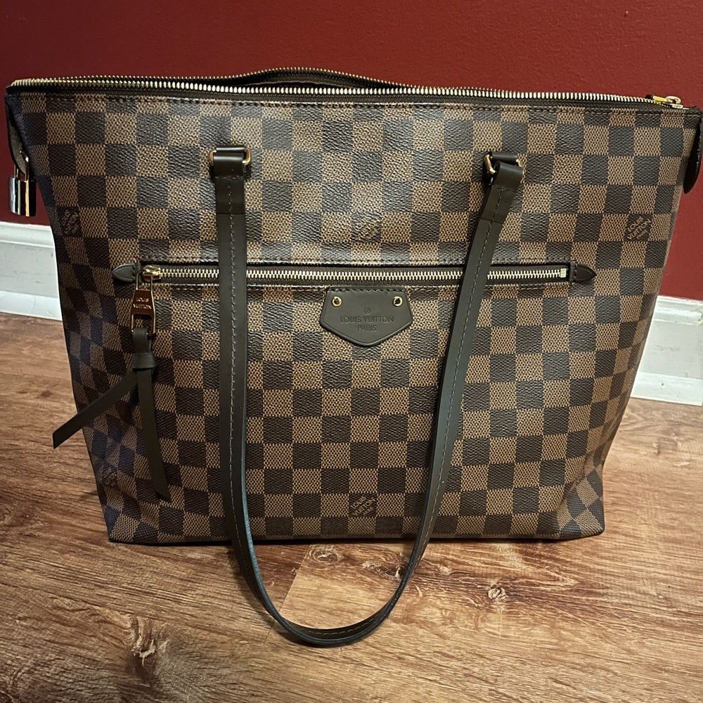 Louis Vuitton Iena MM